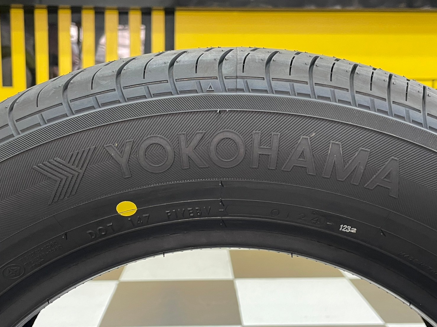 ยางใหม่YOKOHAMA BluEarth E75 215/60 R16 ยางใหม่ปี2024