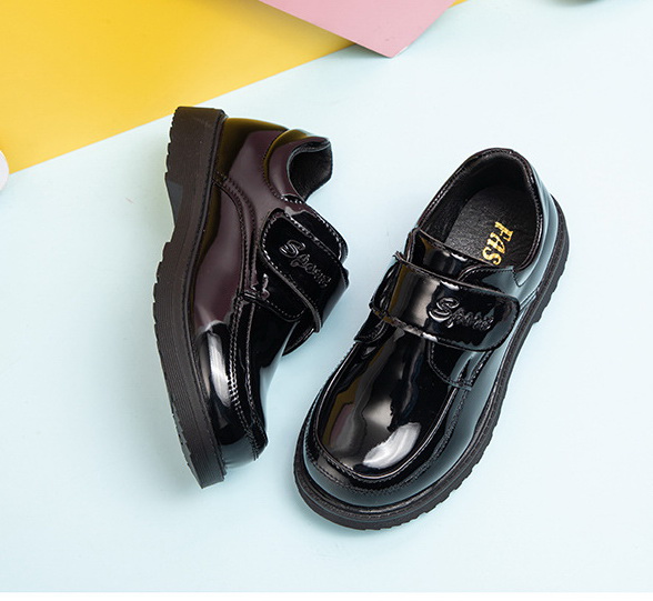 รองเท้าเด็กผู้ชาย(หน้าร้านอยู่รัชดา ลองได้)HM125. สีดำ หนังแก้ว สายคาดด้านหน้า