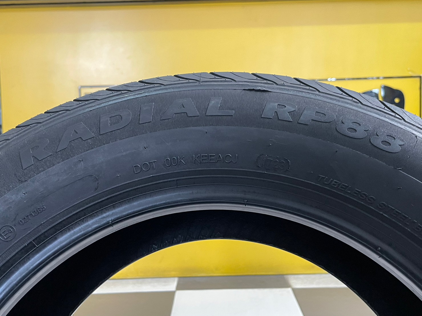 ยาง GOODRIDE RP28 215/60R16