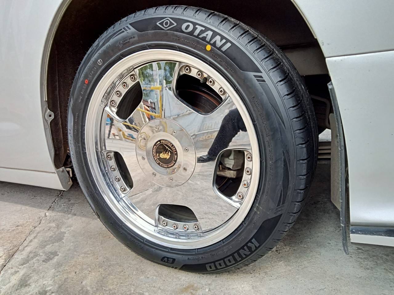 🚘 #TOYOTA_COMMUTER เปลี่ยนยาง #ยางเทคโนโลยีโฟมซับเสียงซับเสียงนุ่มเงียบ 🛞 ￼#OTANI #KN1000 235/50R19