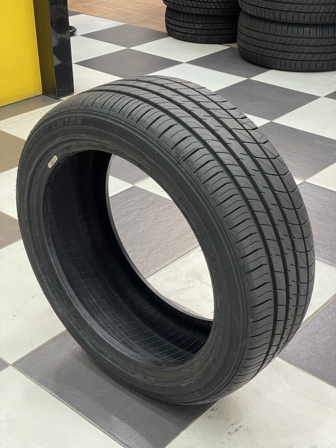 ยางDUNLOP SP SPORT #LM705 215/45R17 ยางใหม่ปี2024