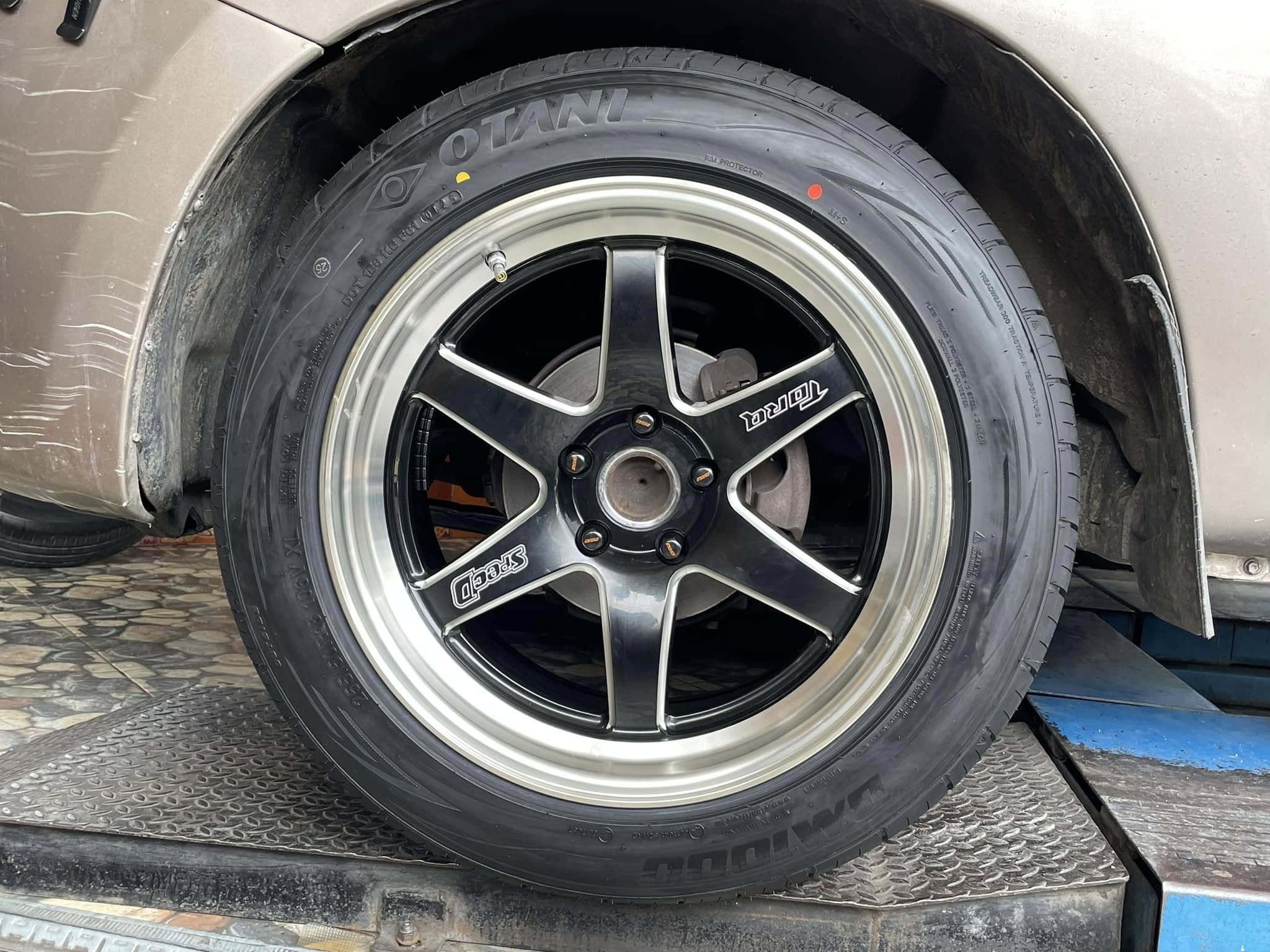 🚘 #TOYOTA_VIGO🛞 #OTANI #BM1000 255/50R18 #ล้อTORQ_D1S 18X9.518X10.5 ET+25 5X114.3 #บริการตั้งศูนย์ล้อ