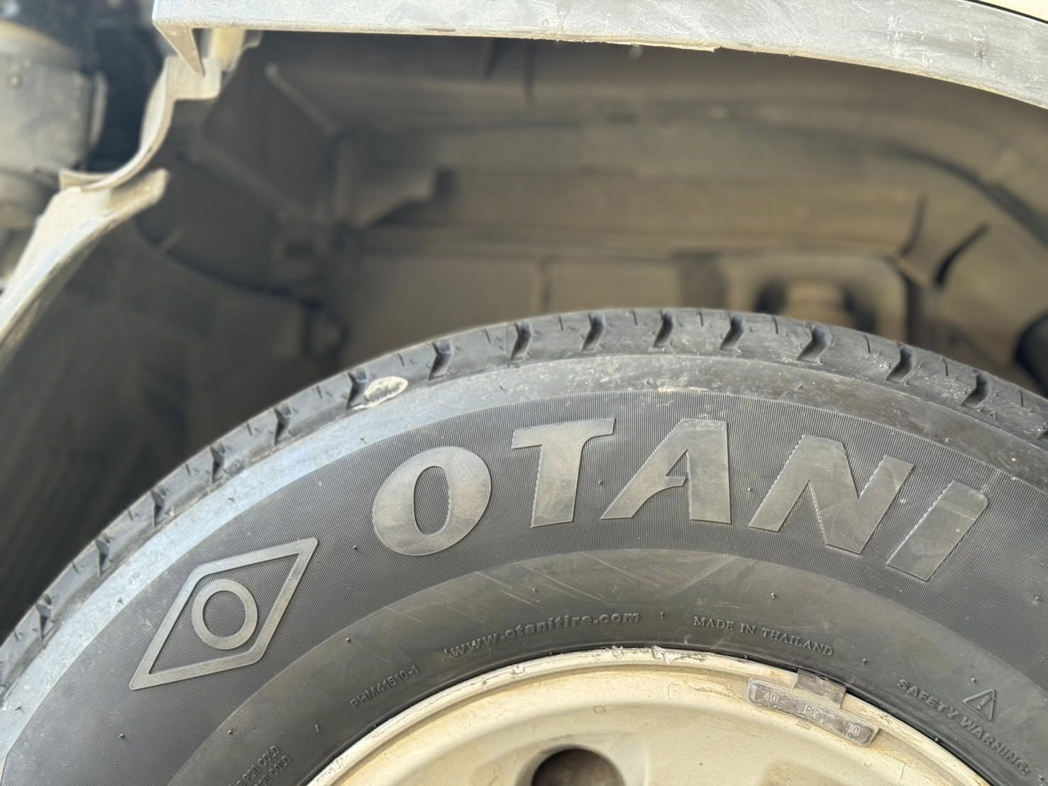 ISUZU_ELF🚘เปลี่ยนยาง 🛞🐘#OTANI_MK1000_225/75R15