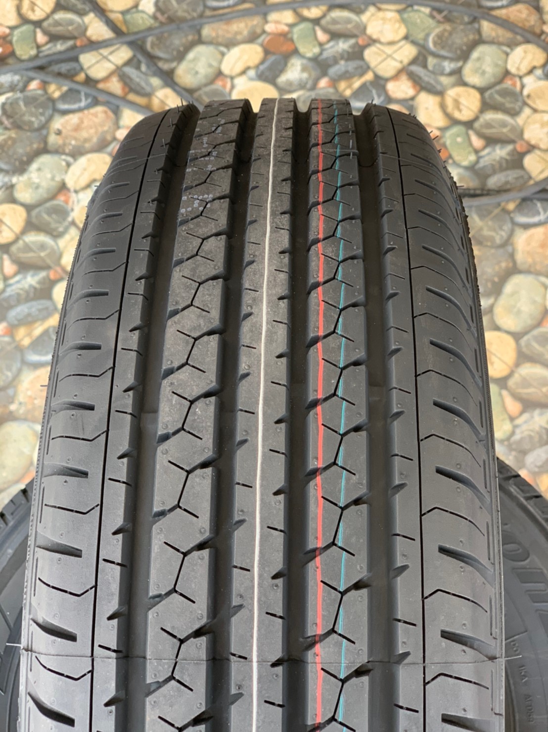DEESTONE TITANZ T88 215/70R15 ยางใหม่ปี2020 จัดส่งฟรีทั่วประเทศ