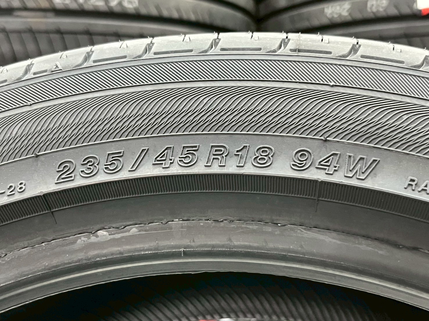 Yokohama ADVAN dB Decibel V551 ขนาด 235/45R18 ยางใหม่ปี2025