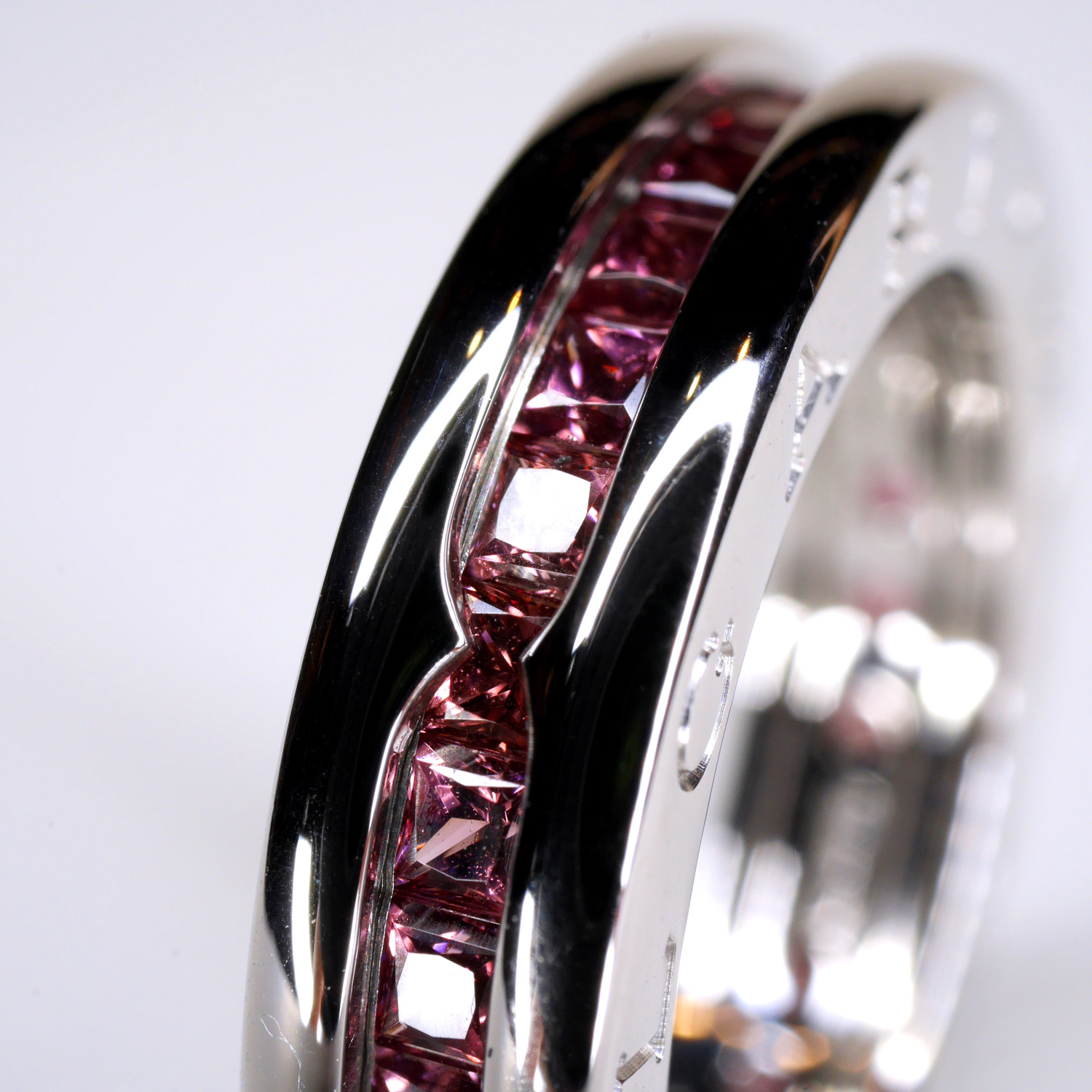 แหวน Bvlgari B.zero1 1band with Garnet ทองคำขาว 18K ไซส์49# (Used) (wg)