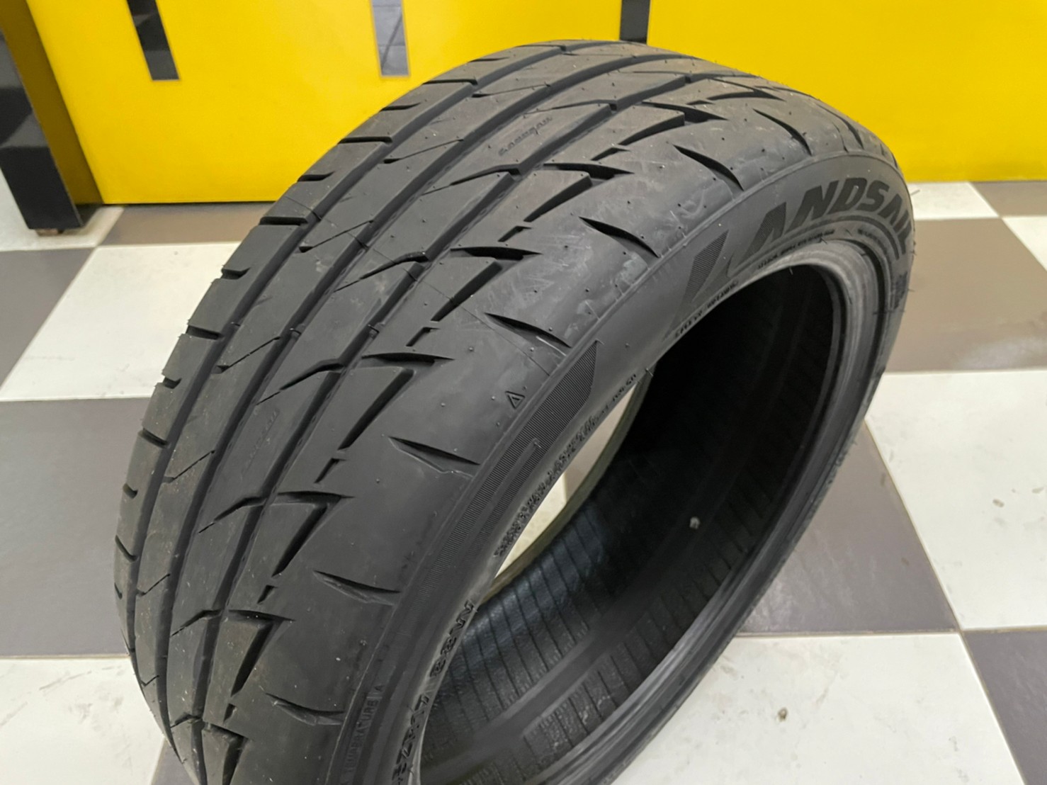 205/45R17 ยางลายซิ่ง Landsail RS009 ยางใหม่ปี2022