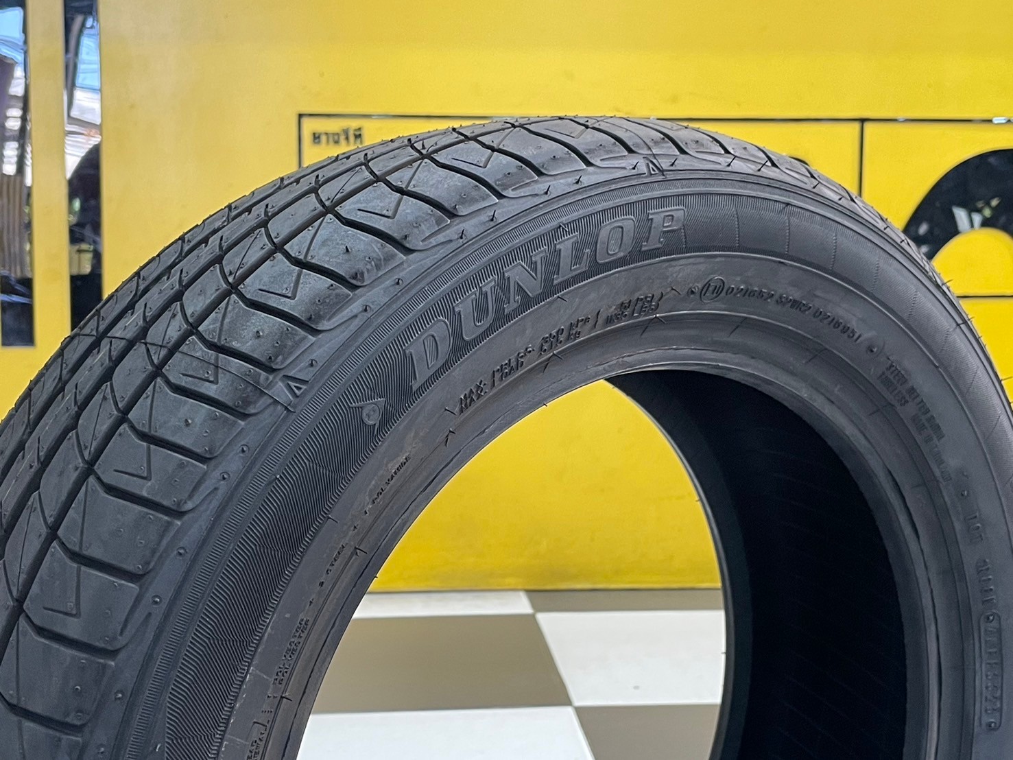DUNLOP SP SPORT LM705 195/55R15 ยางใหม่ปี2024