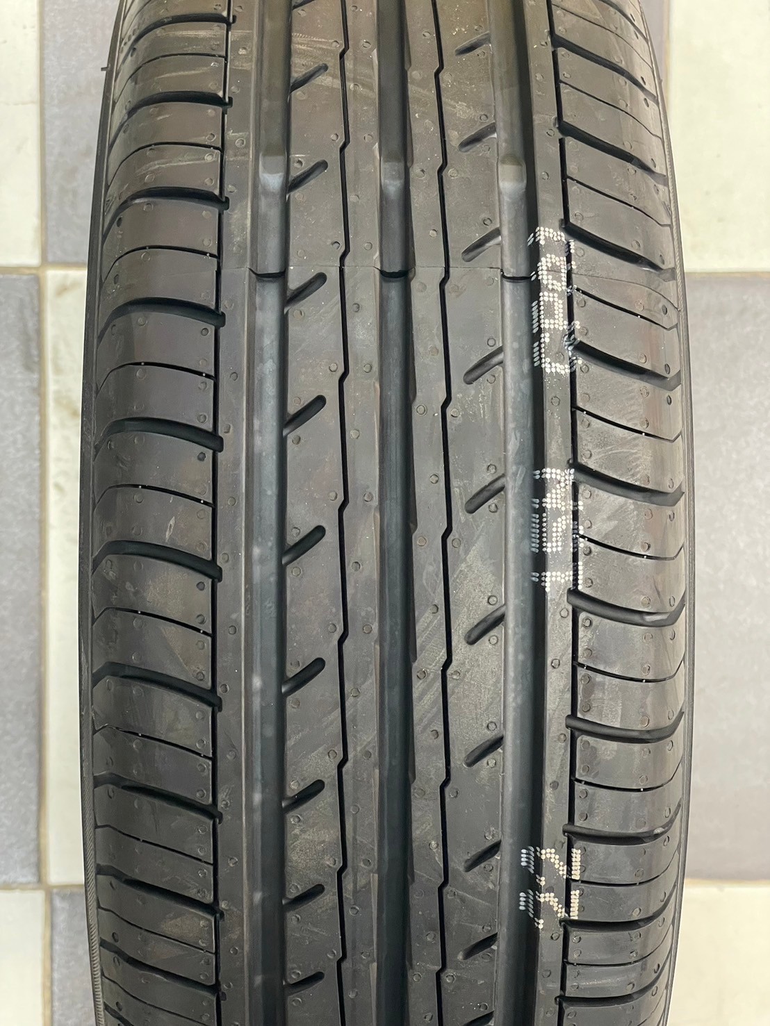 ยางโยโกฮาม่า YOKOHAMA BluEarth ES ES32 185/60R15 ยางใหม่ปี2024