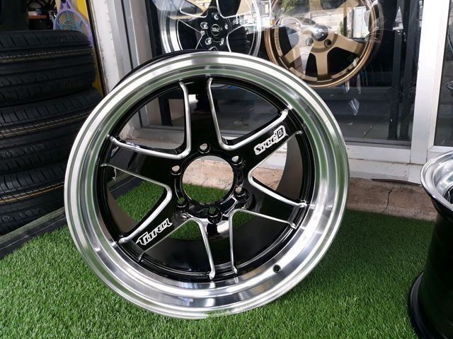 แม็กใหม่ D1Rขอบ18 กว้าง9.5/10.5 ออฟ25 ขนาด6รู139 สีดำขอบเงา งานLenso