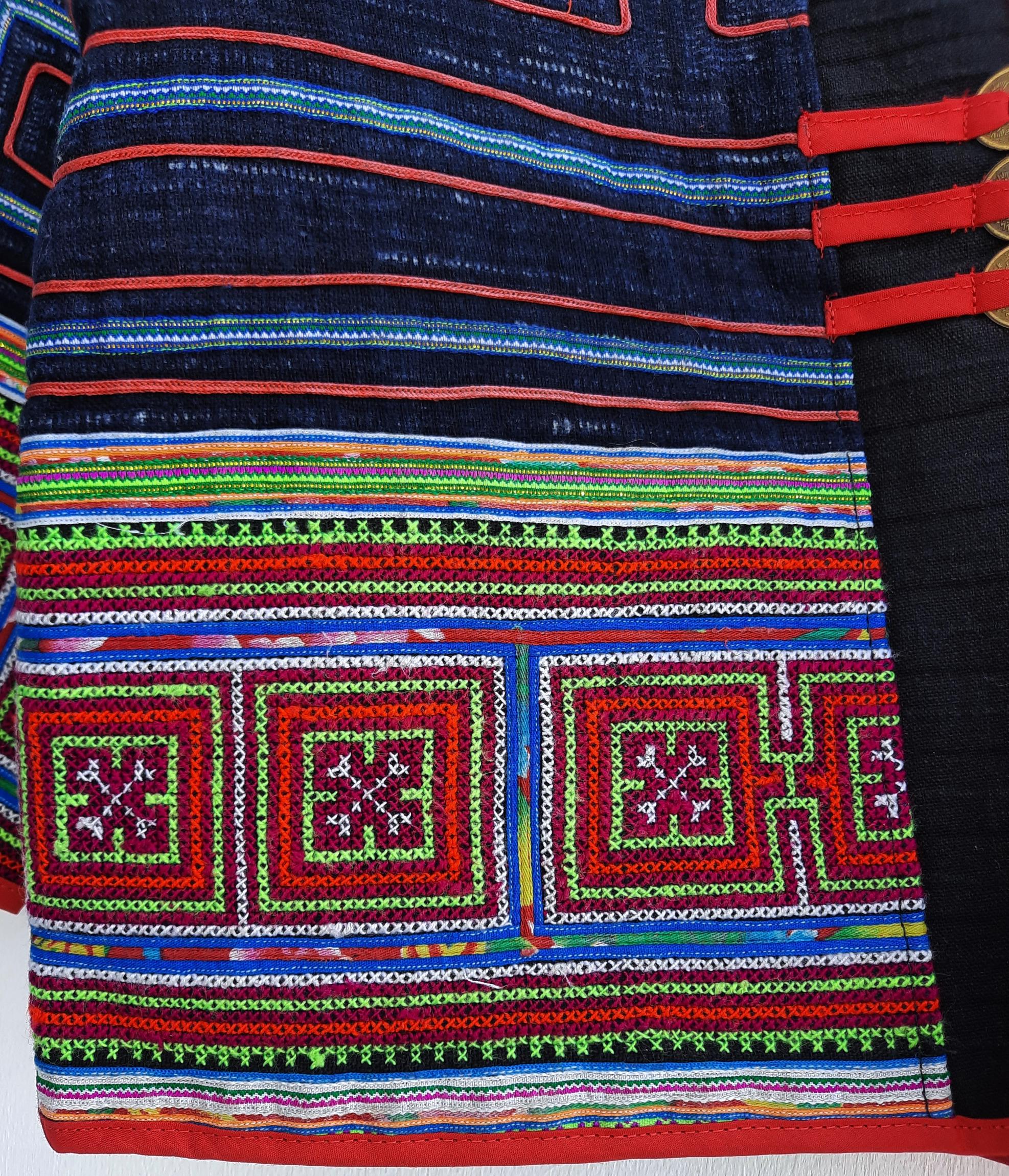 เสื้อคลุมผ้าเชิงส้ม ปักมือ สีสด