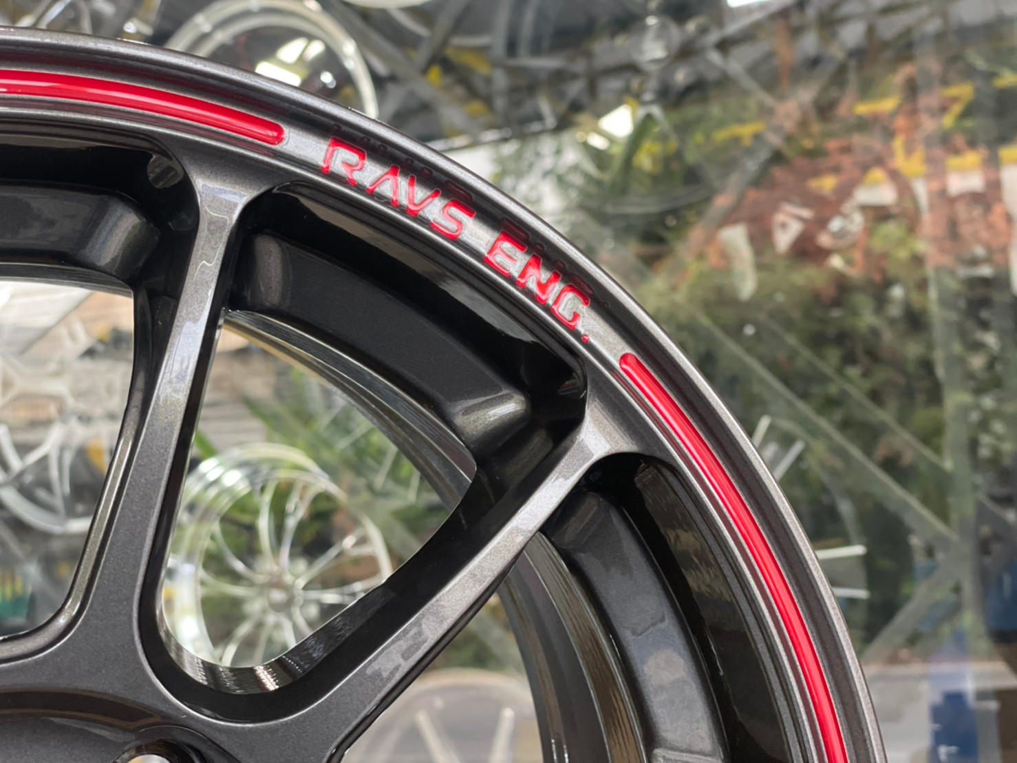 ล้อแม็กซ์ขอบ15 Brightwheels ลายZE40 BW40 ขอบ15 กว้าง7 ออฟ35 4รู100 สีเทากันเส้นขอบแดง(F-MD Full ED Red)