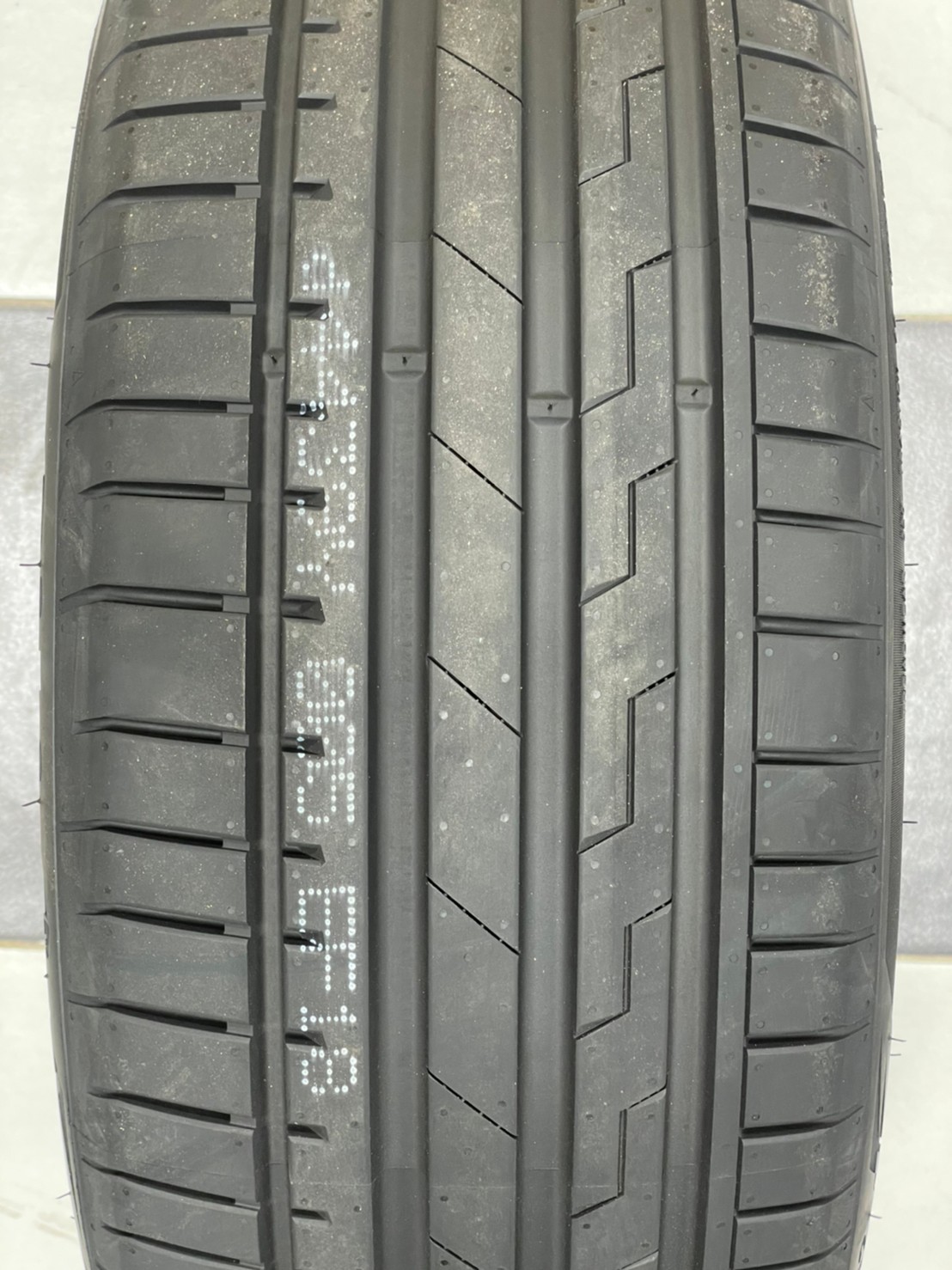 GITI SportS2 245/45R19 ยางใหม่ปี2022 ยางสปอร์ตสมรรถนะสูง คุณภาพดี ราคาโปรโมชั่นพิเศษ พร้อมติดตั้งฟรี
