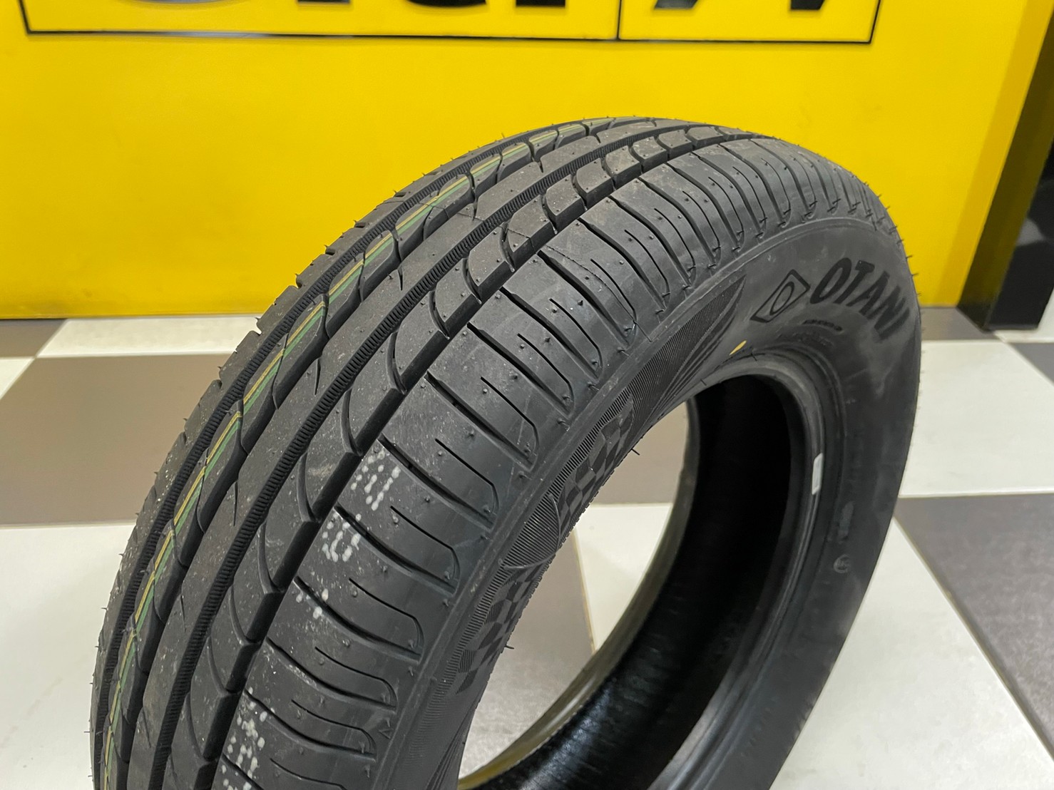 OTANI EK1000 175/70R13ยางใหม่ปี2022 ยางนุ่มเงียบคุณภาพดี ราคาพิเศษพร้อมติดตั้งฟรี สามารถสอบถามเพิ่มเติมได้ค่ะ