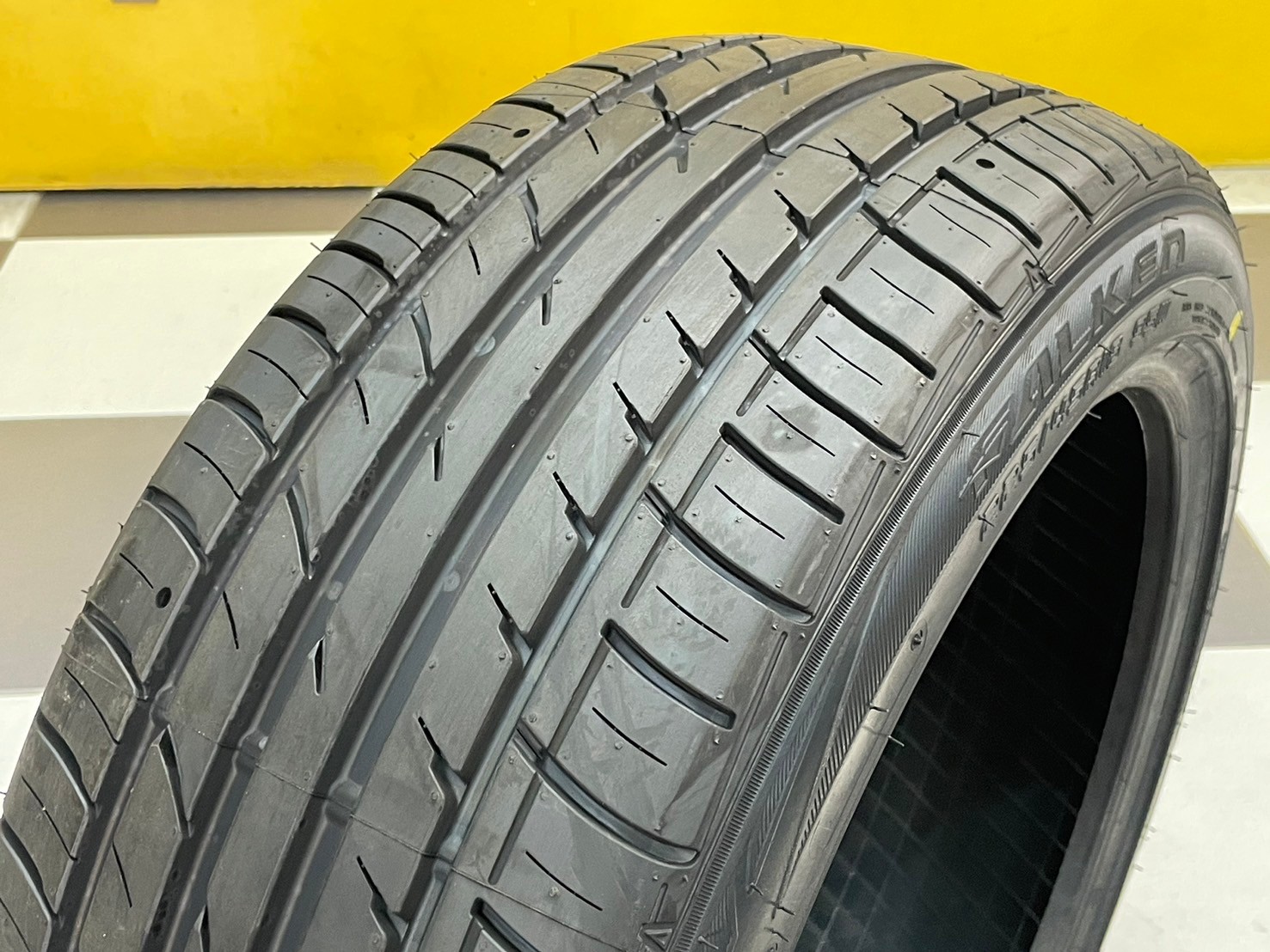 ยางใหม่ Falken ZE914 225/45R18 ยางใหม่ปี2024