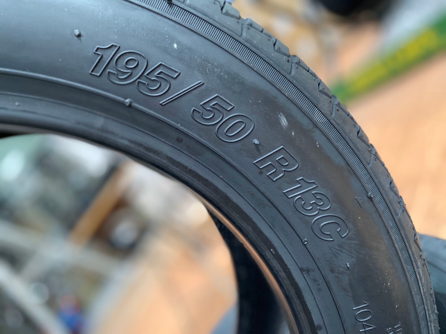 ยางใหม่ขอบ13 ยางแก้มเตี้ย Vee Ruber 195/50/R13 ยางใหม่ปี2020 สำหรับล้อผ่า ล้อหน้ากว้าง ล้อซิ่ง