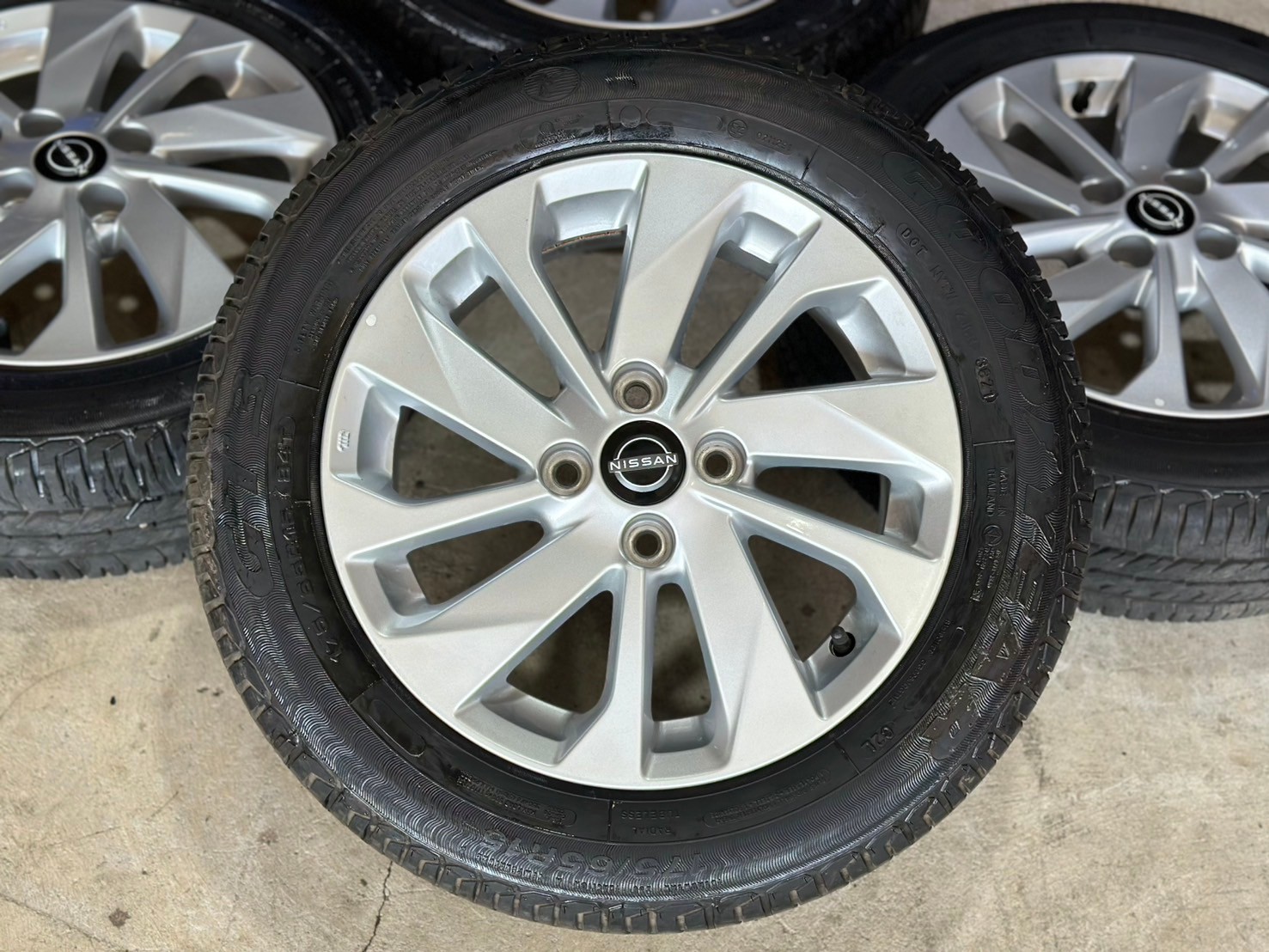 ล้อแม็กซ์ถอดป้ายแดง NISSAN ALMERA 2024 พร้อมยาง Goodyear 175/65R15