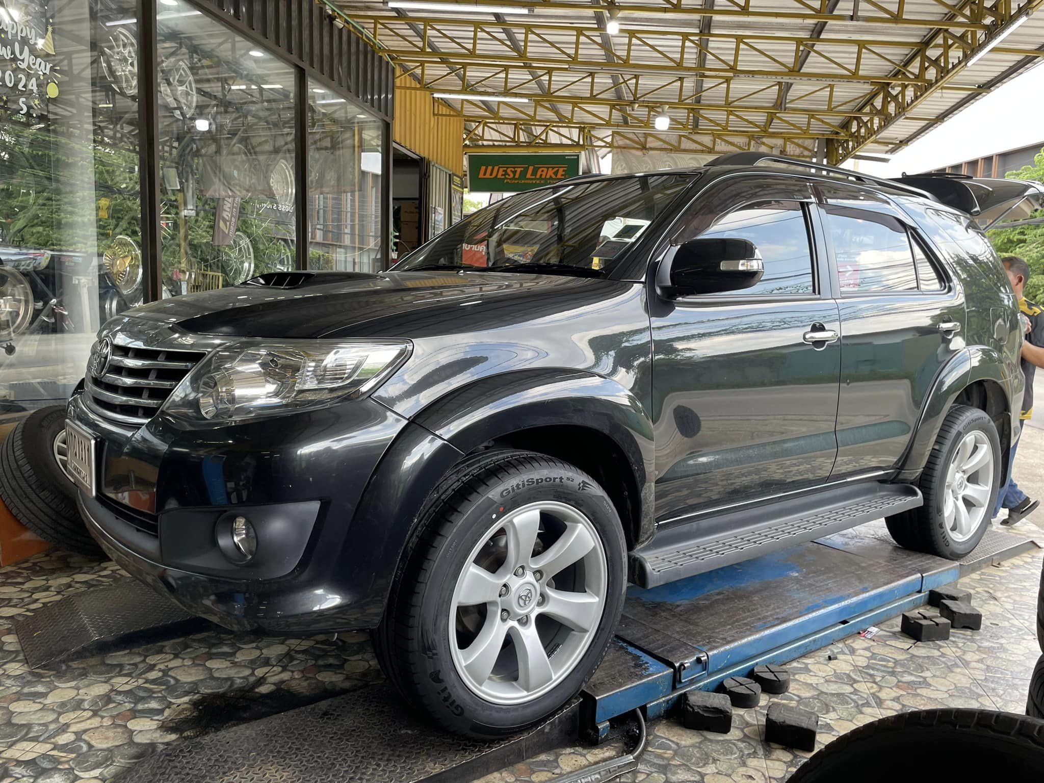 🚗#TOYOTA_FORTUNER🚘เปลี่ยนยาง 🛞#ยางจีที #ยางสปอร์ตสมรรถนะการขับขี่สูง 🛞 🛞#Giti_SportS2 265/50R20🛞