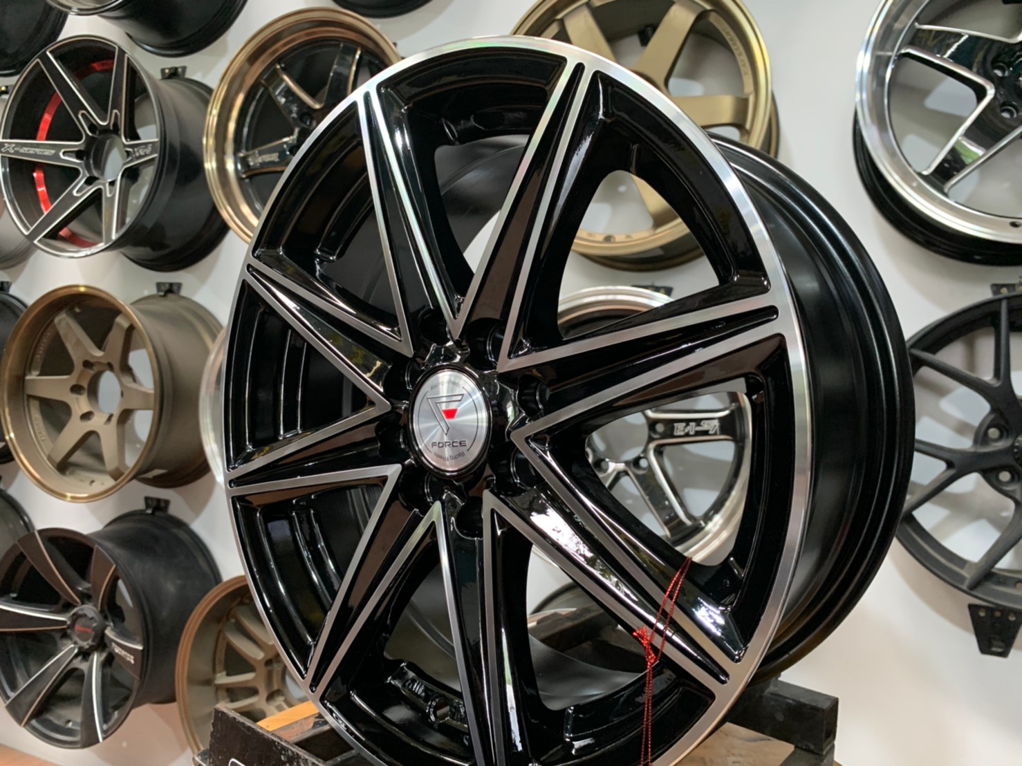 ล้อแม็กใหม่ ล้อแท้ Force Model VIVID8_ARACH ขอบ15 กว้าง6.5 ขนาด4รู100และ4รู114.3 ออฟ40 ล้อลายVIP สวยหรู