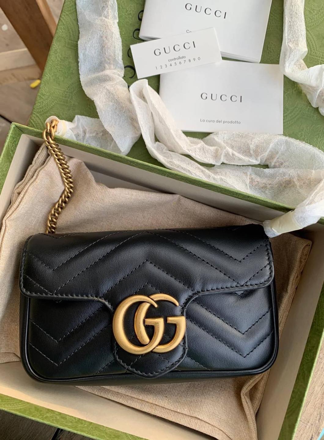 กระเป๋าGucci Marmont matelassé leather super mini bag