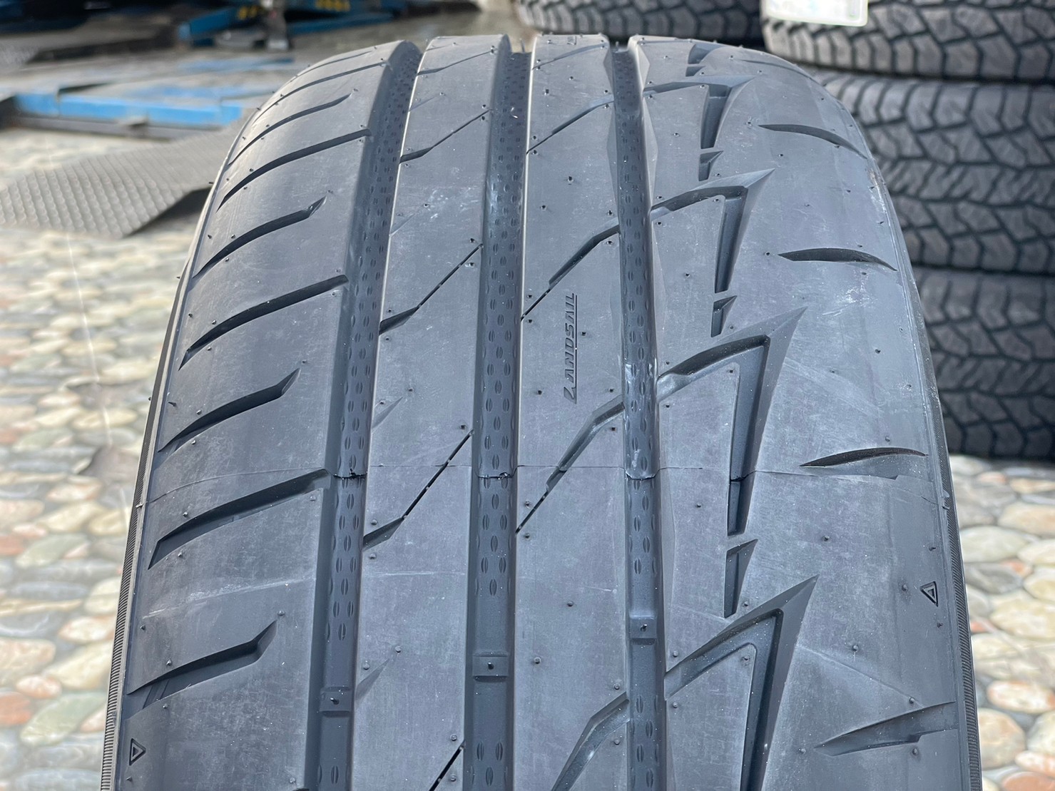 Lansail RS009 225/45R18 ยางใหม่ปี2023