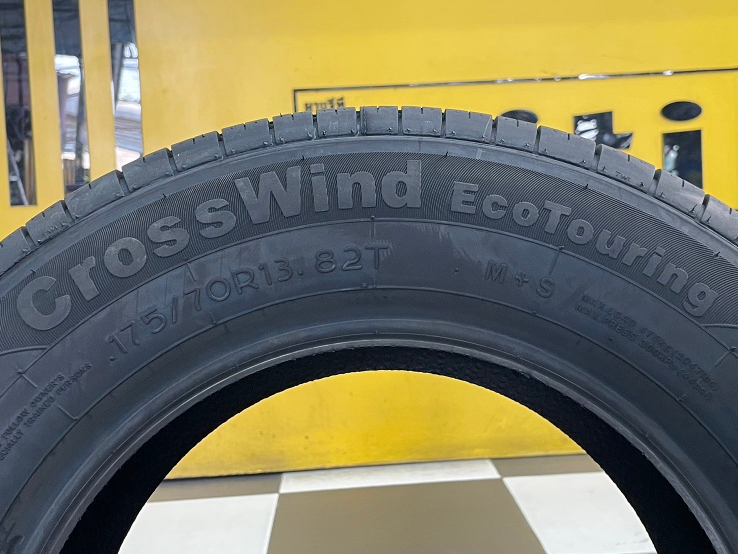 ยางรถยนต์คุณภาพดี #Linglong(หลิงหลง) Crosswind HP 175/70R13 ยางใหม่ปี2024 ยางผลิตไทย