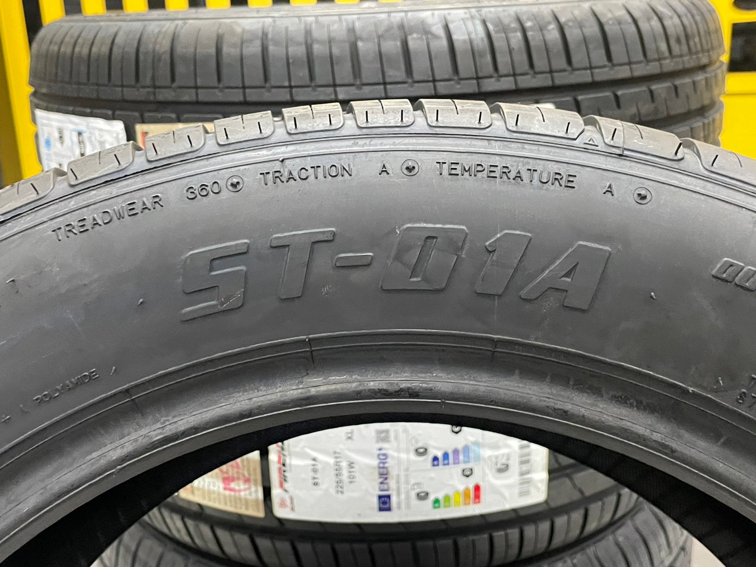 🔥🔥PROMOTION🔥🔥 ยางใหม่FIRENZA ST01A 225/55R17 ยางใหม่ปี2023 (4เส้น)