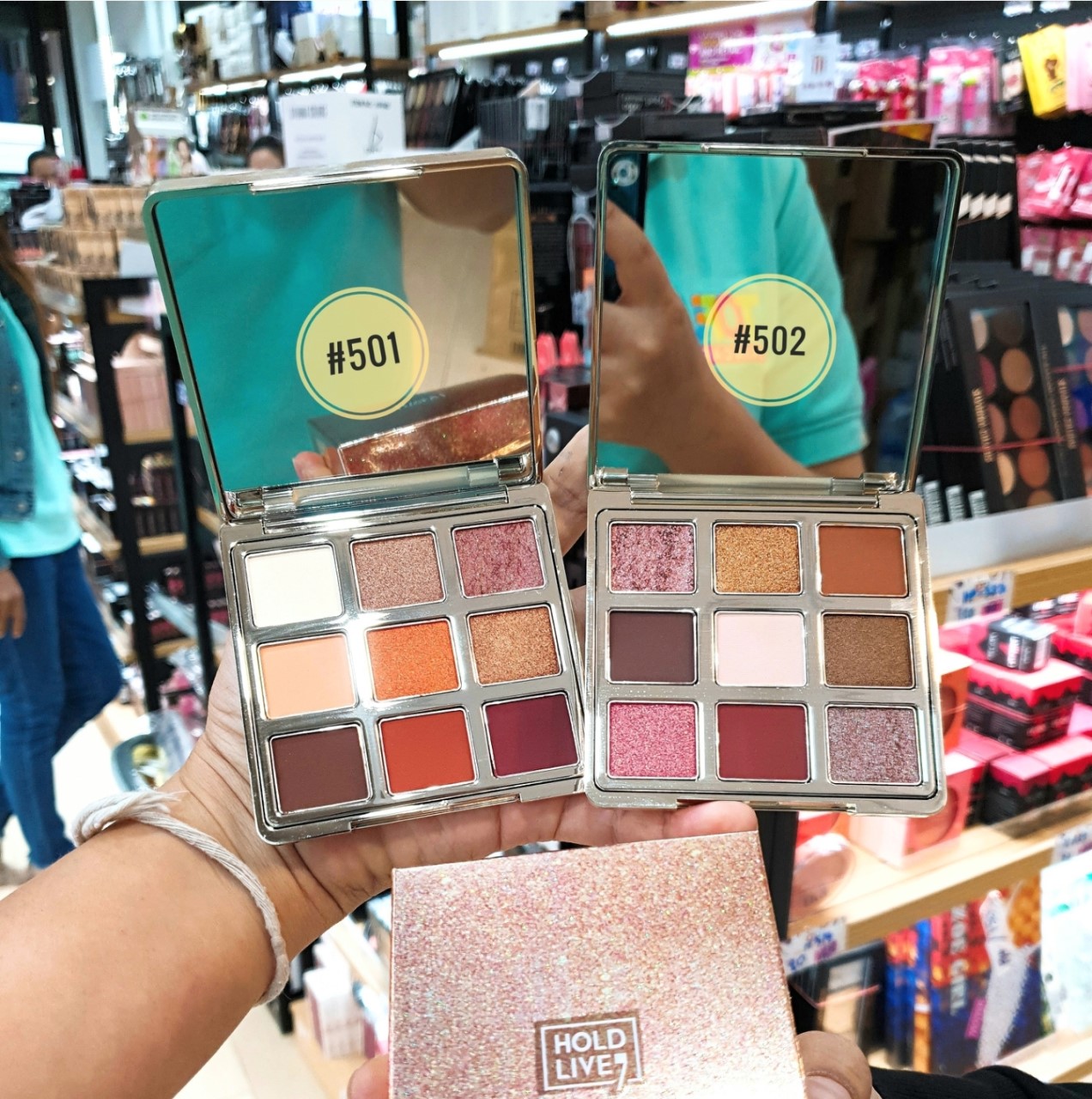 Hold live eyeshadoe palette