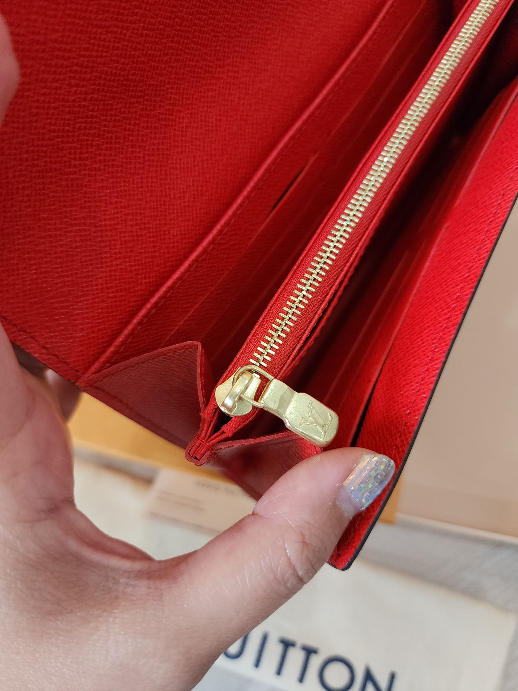 กระเป๋าสตางค์Lv sarah wallet microchip มือสอง