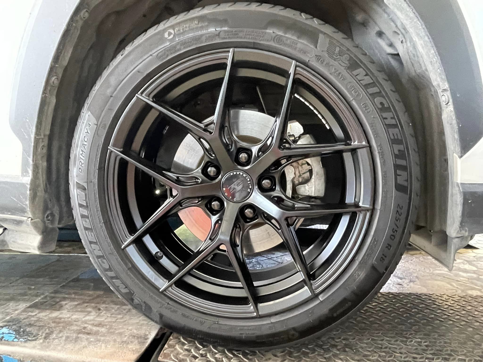 #TOYOTA_CROSS เลือกติดตั้ง ล้อแม็กใหม่ขอบ18 #TORQ #APP #Model VL2 BY #LENSO 18x8 ET35 5x114.3 สีดำ