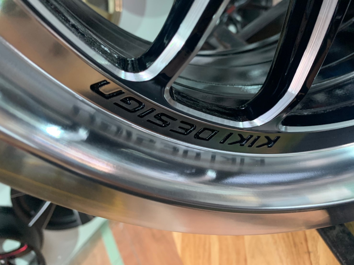 ล้อแม็กใหม่ขอบ15 Cosmis XT206R กว้าง8 4รู100 ออฟ30 CB67.1 สีดำขอบเงาCNC ข้างก้าน