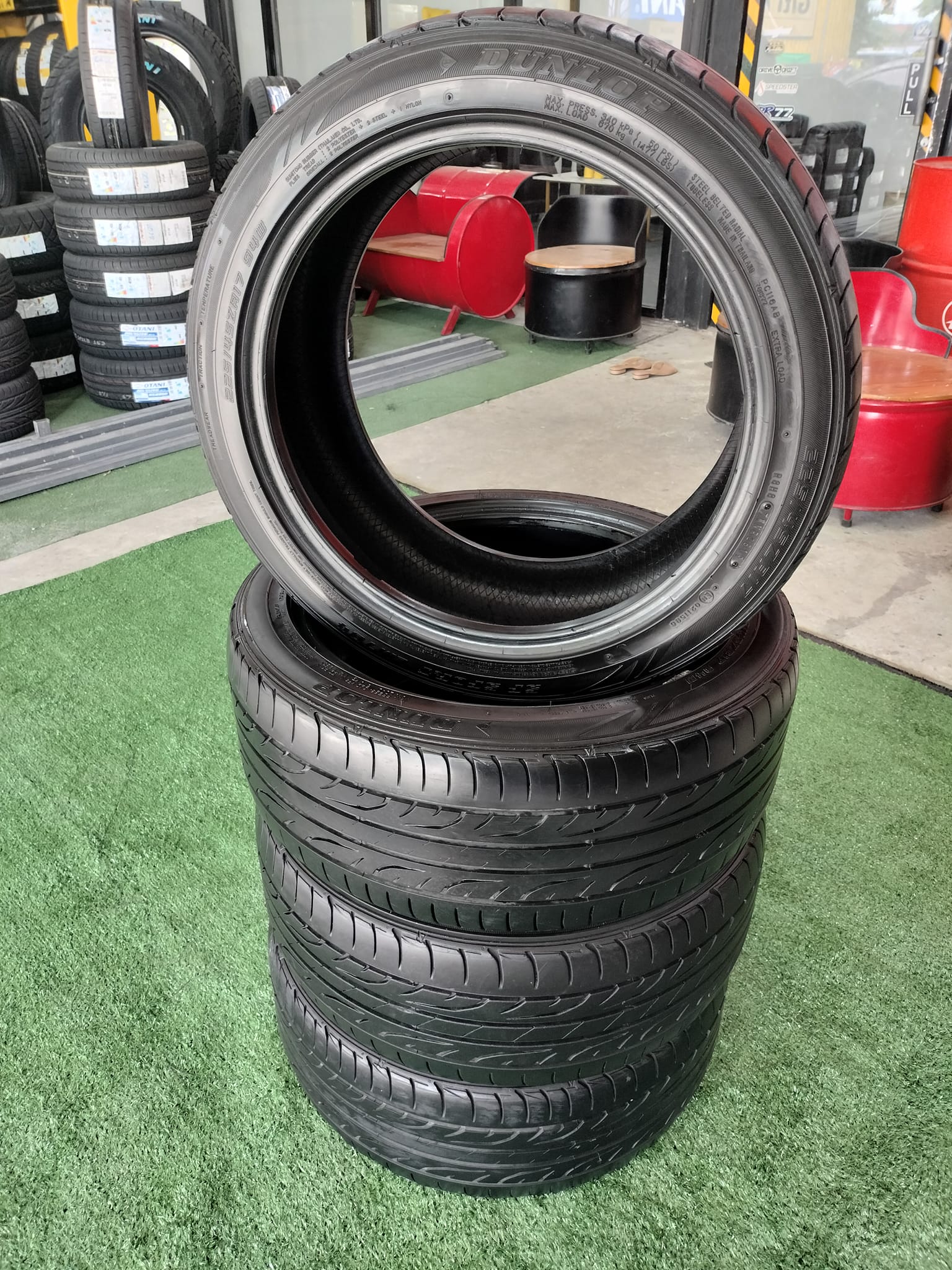 ยางมือสองสภาพดี ดอกหนา ลึก ยี่ห้อ DUNLOP LM704 225/45ZR17ยางปี19