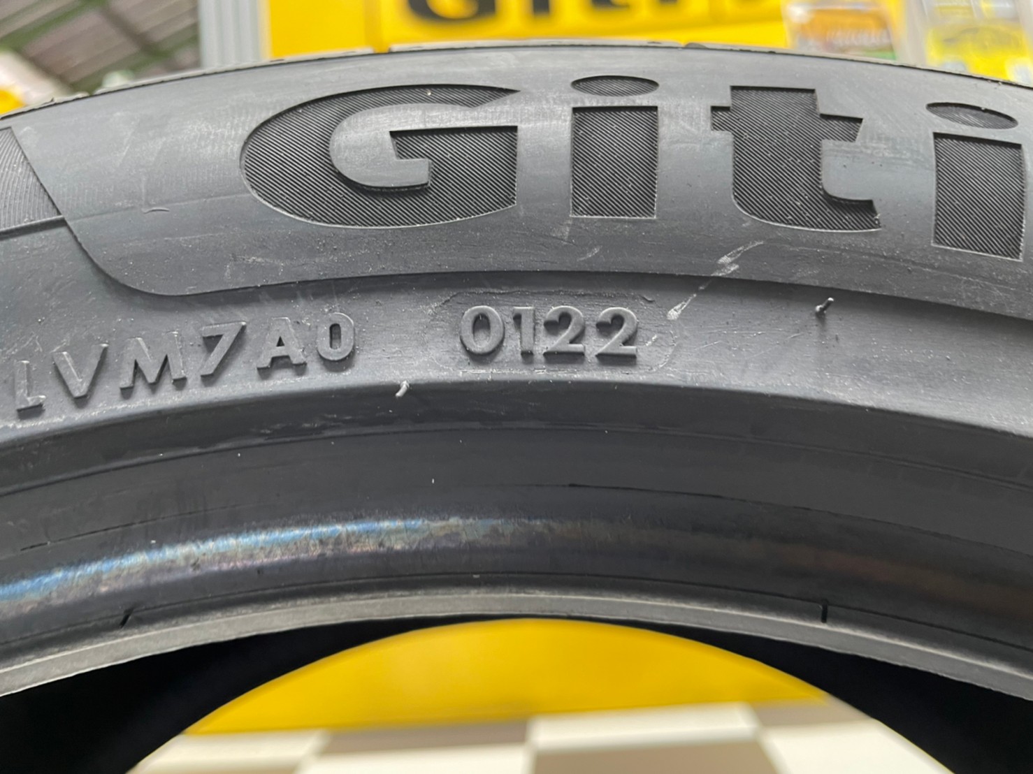 245/45R18 Giti SportS2 ยางใหม่ปี2022 ยางสปอร์ต ยางรถยนต์คุณภาพดี สมรรถนะสูง ราคาโปรโมชั่นพิเศษ พร้อมติดตั้งฟรี