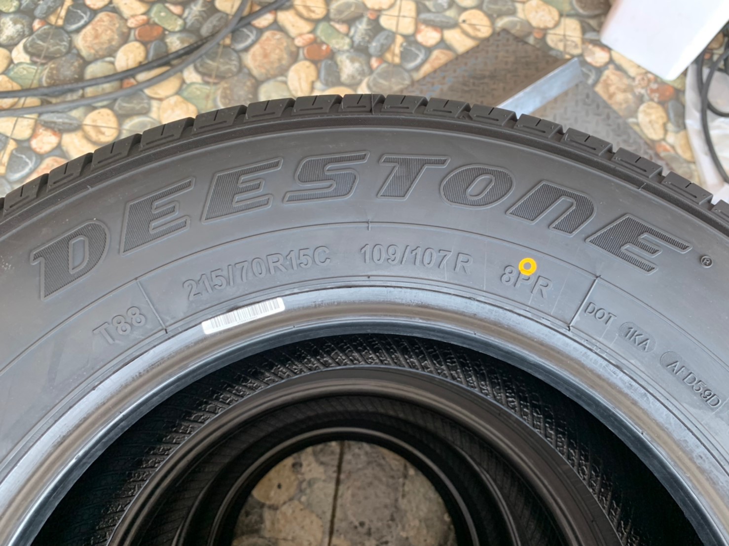DEESTONE TITANZ T88 215/70R15 ยางใหม่ปี2020 จัดส่งฟรีทั่วประเทศ