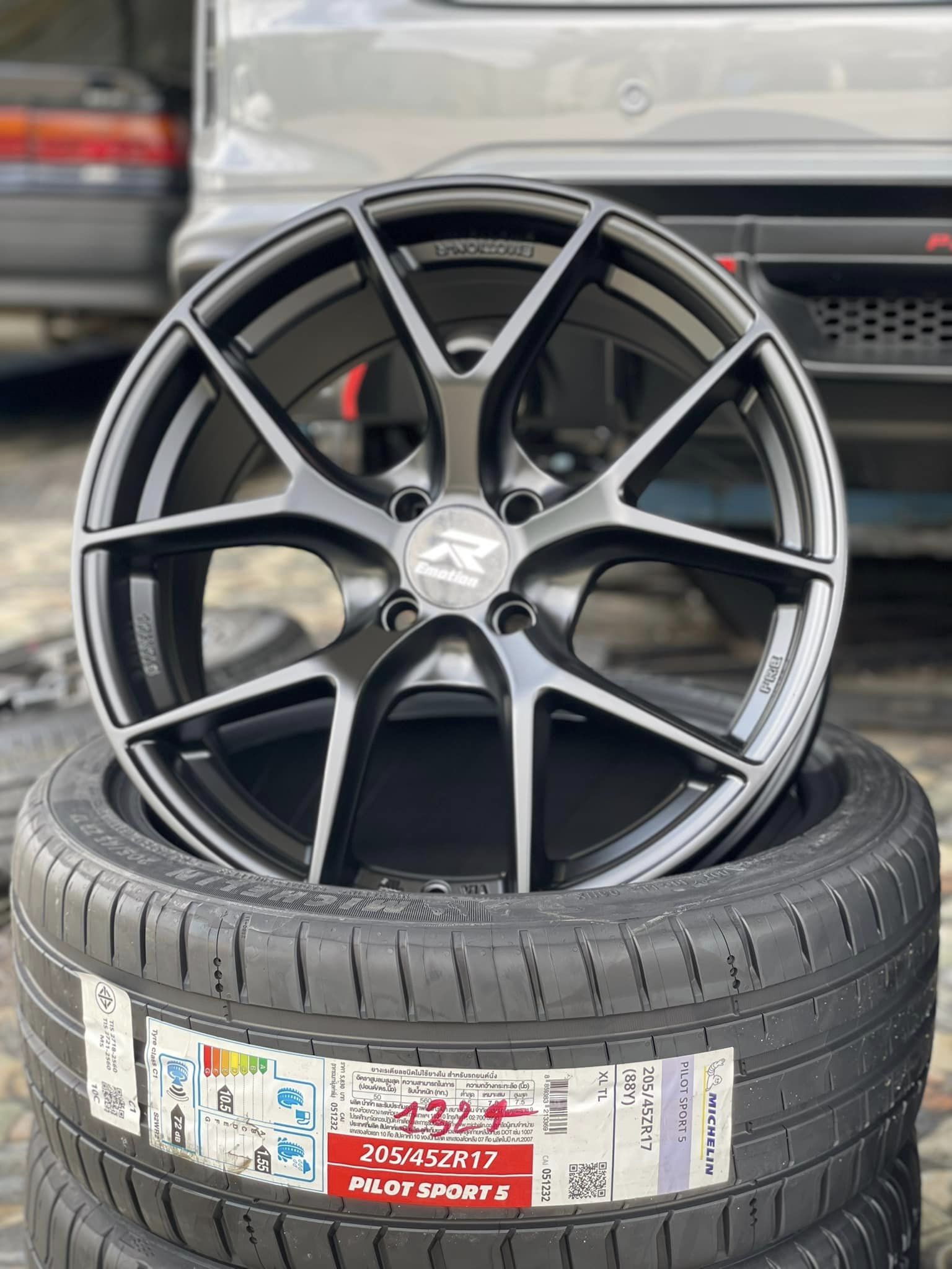 #TOYOTA_YARIS 🚘❤️💫 🛞🐘#MICHELIN #PILOT SPORT5 205/45R17 ❤️ 🛞 #ล้อแม็กซ์ Emotion-R Wheels FRE 17X7.5 4X100 ET+35 🛞
