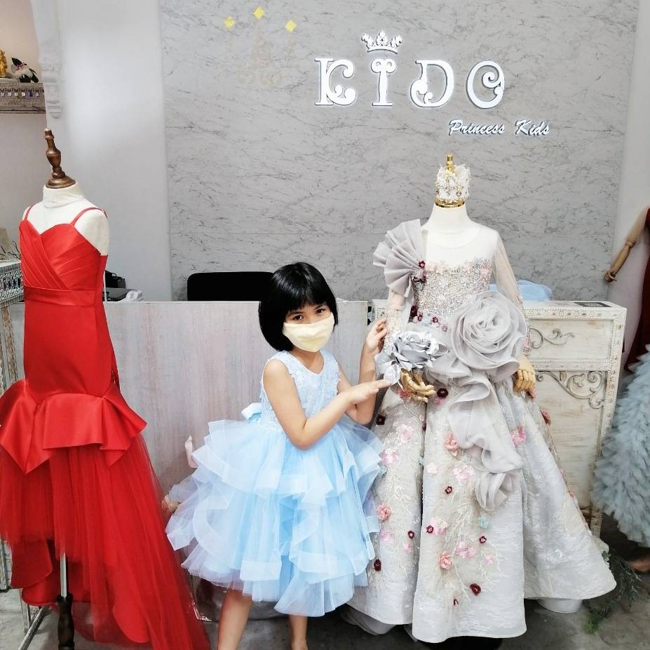 ชุดราตรีเด็ก(หน้าร้านอยู่รัชดา ลองได้ถ่ายรูปจากชุดจริง)A218สีชมพูเข้ม กระโปรงสั้นชั้นพอง อกปักดอกไม้สวยหวาน น่ารัก