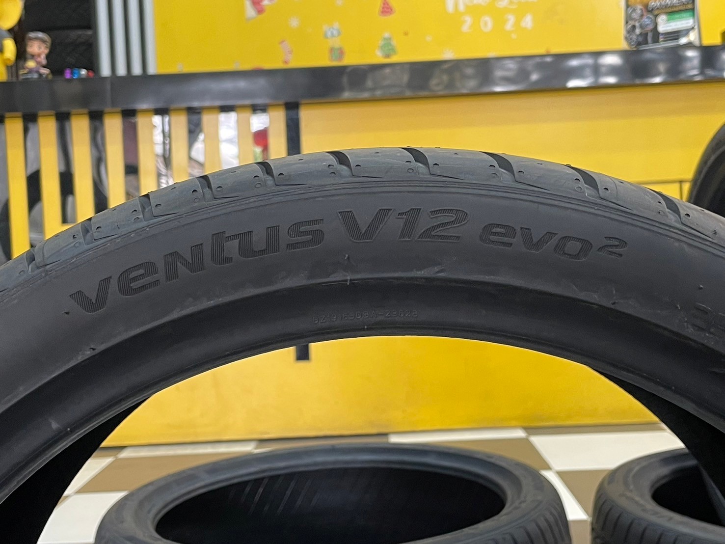 ยางHANKOOK รุ่น VENTUS V12 *evo 2 255/35R19 ยางใหม่ปี2024