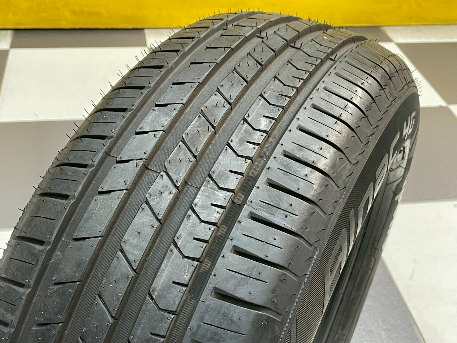 Apollo ALNAC 4G 215/60R16 ยางปี20 (มี1เส้น)