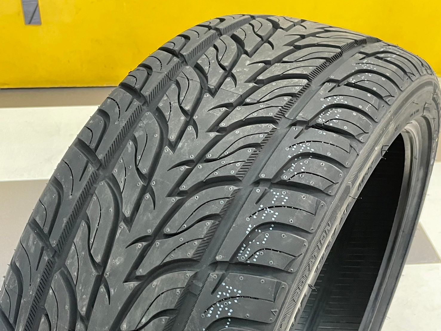 ยางใหม่สปอร์ต คุณภาพดี ยางไซหลุน #SAILUN ATREZZO SVR-LX 265/40R22 ยางใหม่ปี2024