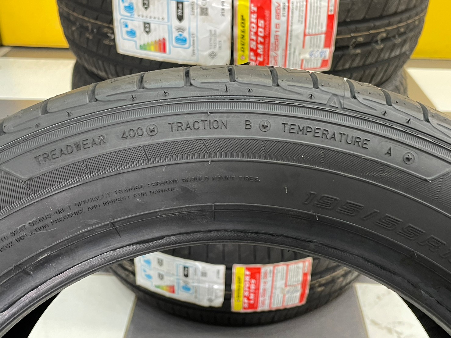 DUNLOP SP SPORT LM705 195/55R15 ยางใหม่ปี2023 ราคาพิเศษพร้อมติดตั้งฟรี