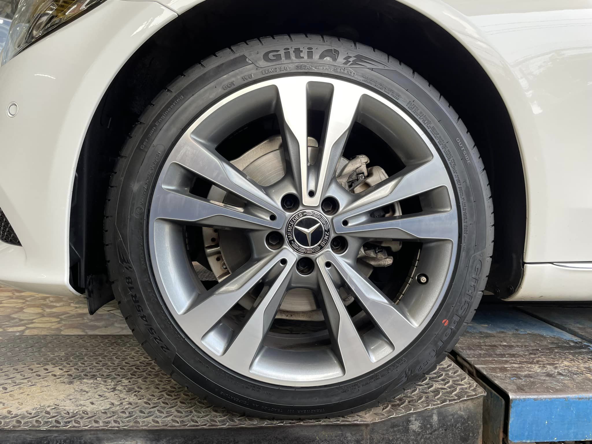 #Mercedes_Benz_C220d GITI_SportS2 225/45R18 245/40R18