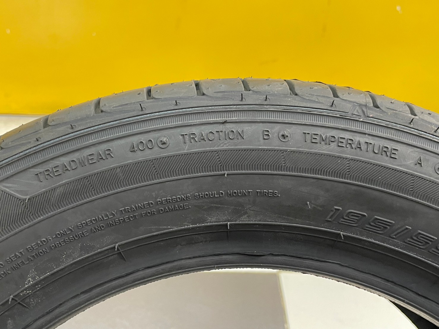 ยางใหม่ DUNLOP LM705 195/55R15 ยางดันลอป ยางไทย ปี2023 (4เส้น)