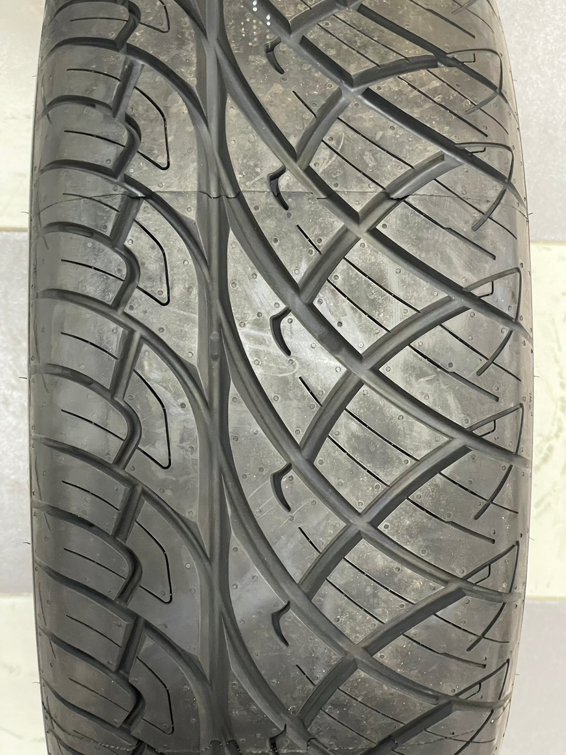 255/55R18 Leao Tire Lion Thunder100 ยางลายซิ่งนุ่มหนึบ