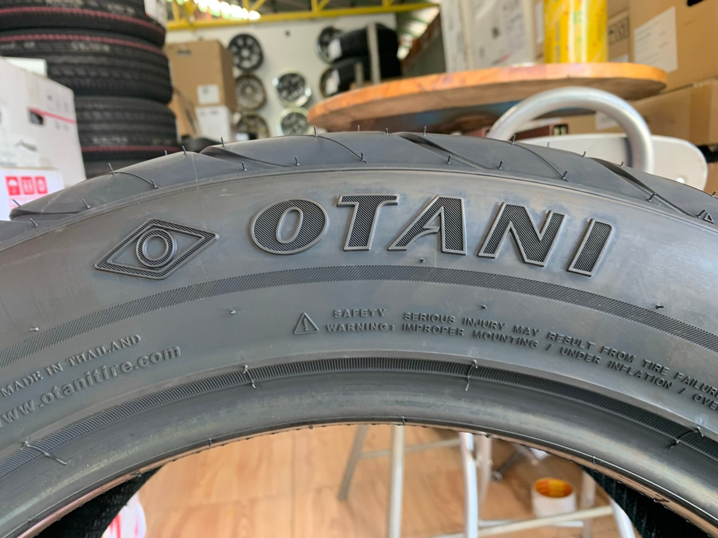 โดนใจสายซิ่ง ยางลายใหม่ นุ่มหนึบ OTANI BM2000 255/50R18 ราคาพิเศษพร้อมติดตั้งฟรี สนใจสอบถามเพิ่มเติมได้ค่ะ