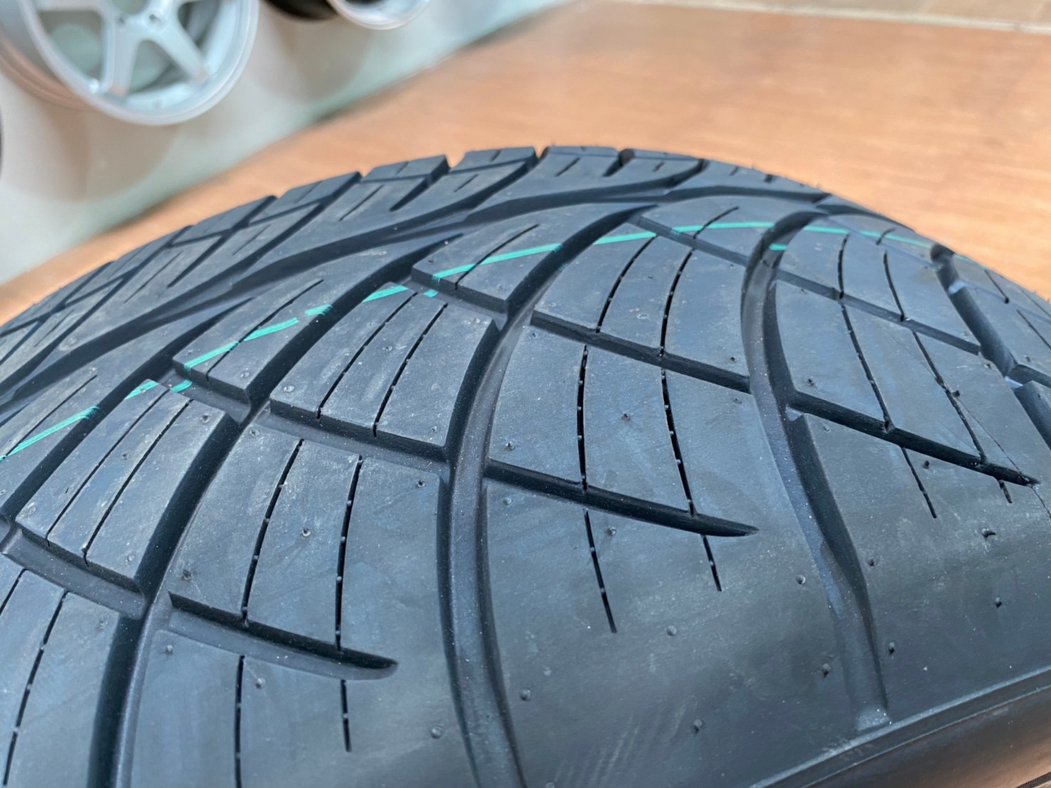 ยางลายซิ่ง Seven Tire 255/50R18 ยางลายนิตโต๊ะ ยางใหม่ปี2020 ยางนุ่มหนึบ