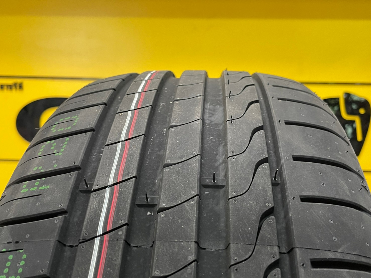 ยางMINERVA F205 225/40R19 ยางสปอร์ตคุณภาพดี สมรรถนะการขับขี่สูงนุ่มเงียบ ยางใหม่2022