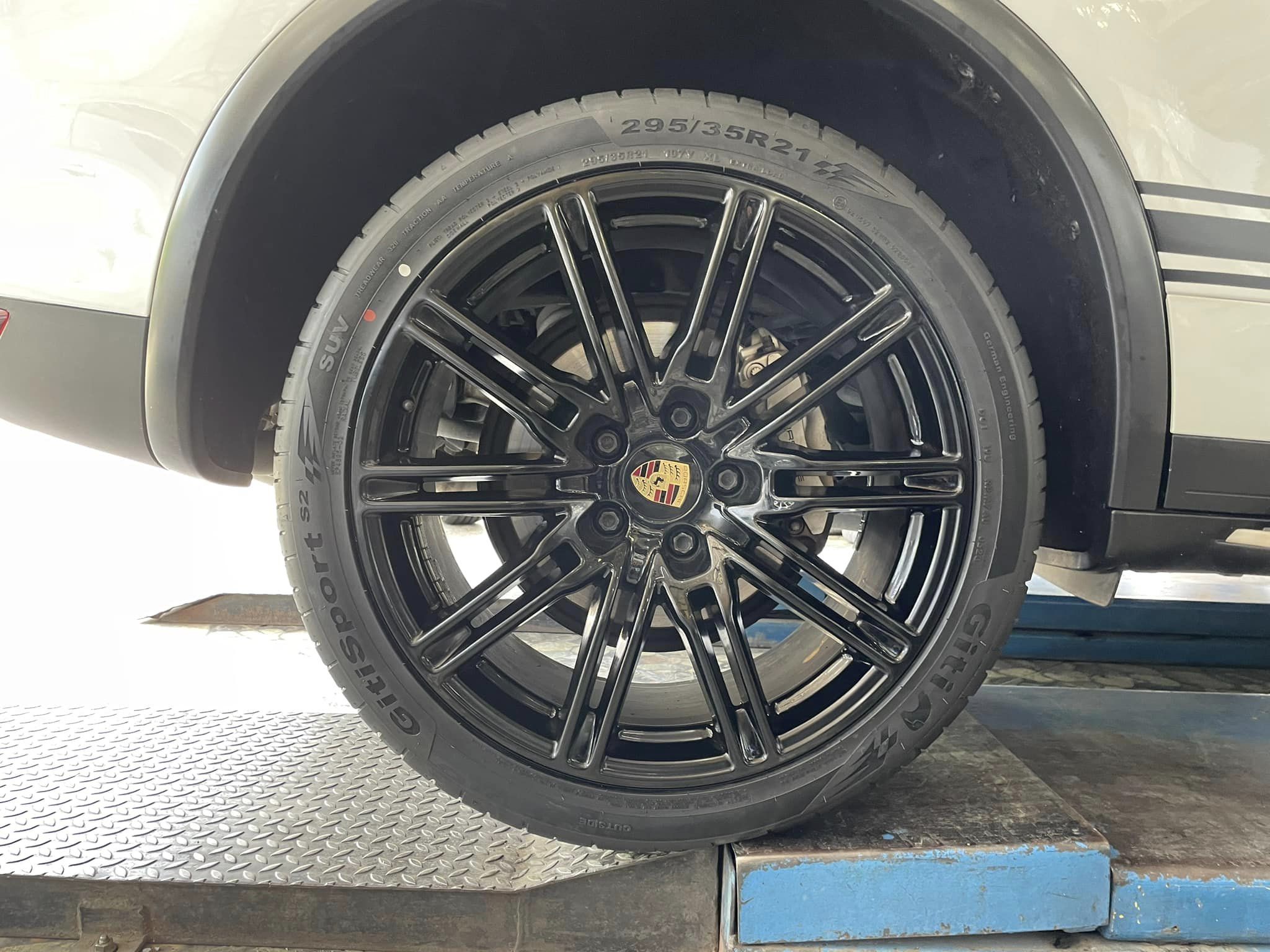 ❤️ #PORSCHE_CAYENNE E-Hybrid🚘 #Giti_SportS2 295/35R21 #ยางจีที #ยางสปอร์ตสมรรถนะการขับขี่สูง