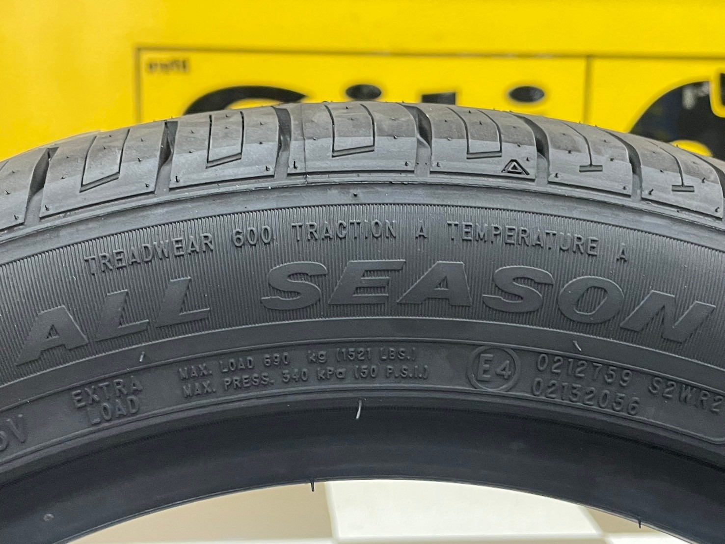 ยางใหม่ AUSTONE SP602 215/50R17 ยางผลิตไทย คุ้มค่ารับประกันบาดบวมเบียดตำ365วันเคลมฟรี ยางใหม่ปี2024