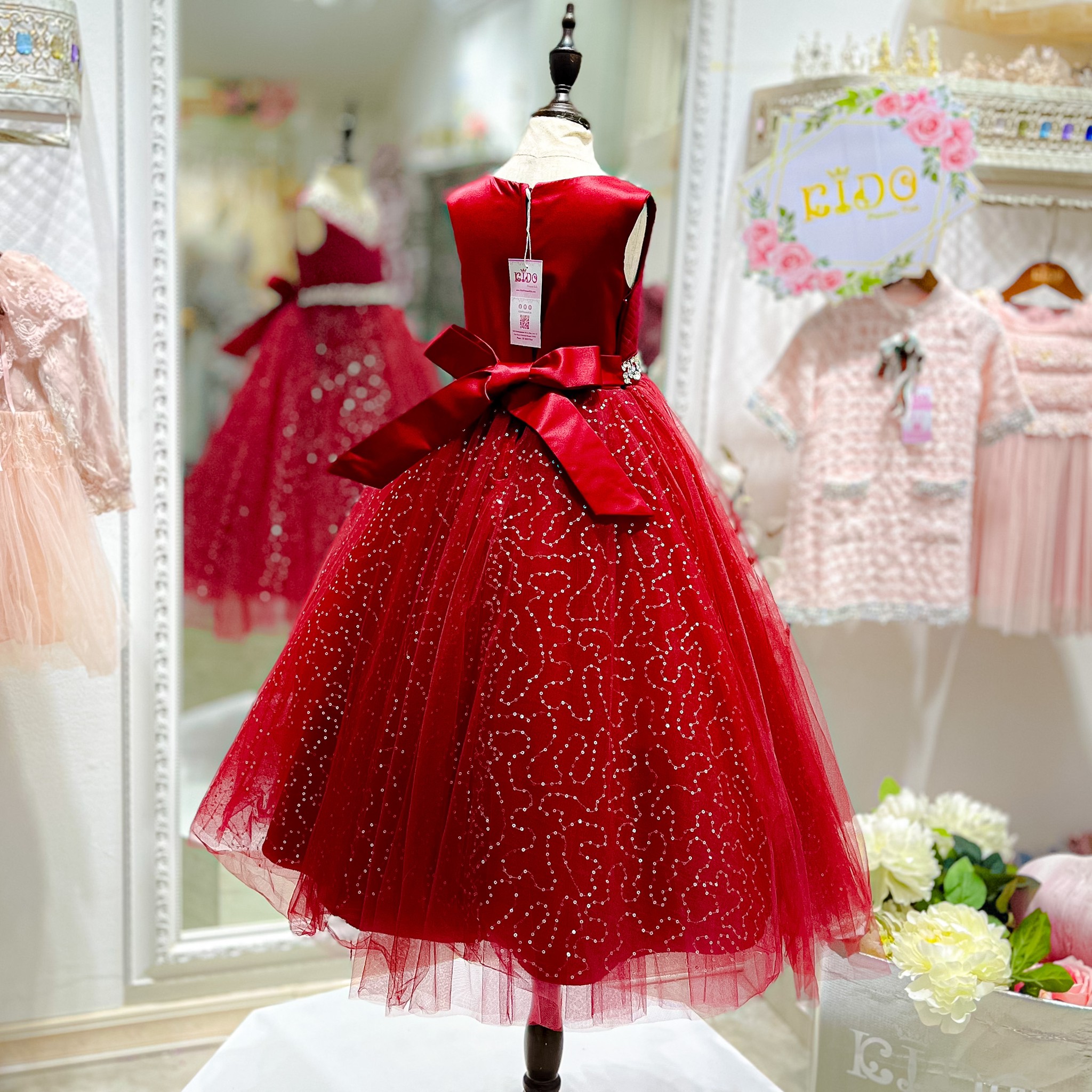 ssชุดราตรีเด็ก(หน้าร้านอยู่รัชดา ลองได้ถ่ายรูปจากชุดจริง)A214สีทอง สีขาว สีชมพู สีแดง สีน้ำเงิน สีฟ้าอกแต่งจีบไหว้เอวปัดเกล็ด กระโปรงยาวสุดหรูหราไฮโซมากๆเลย เดรสออกงานเด็ก