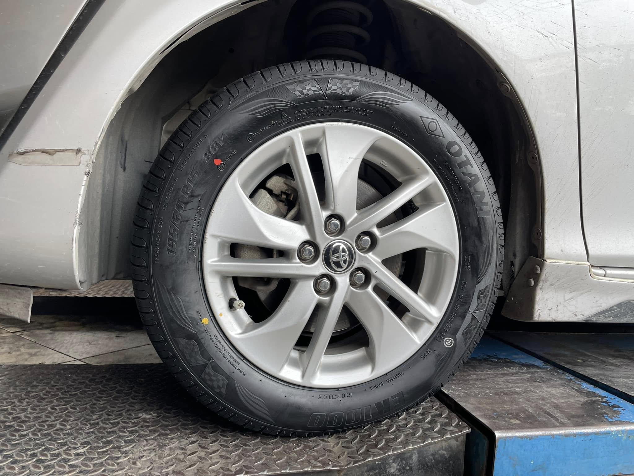 🚘 #TOYOTA_SIENTA🛞เปลี่ยนยาง #OTANI #EK1000 195/60R15